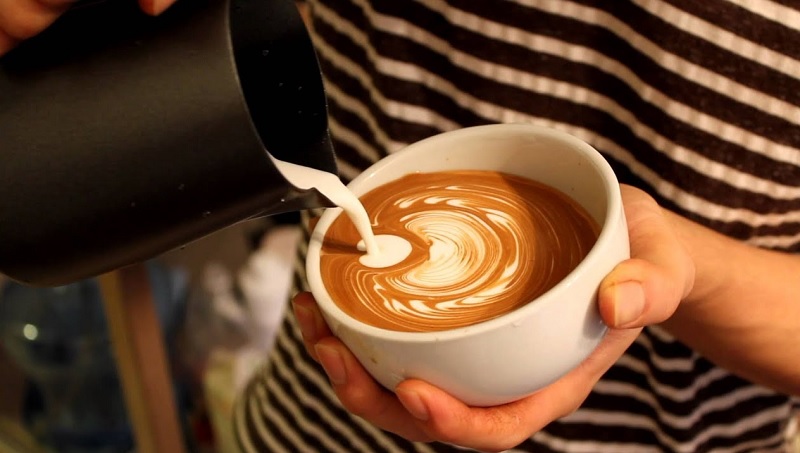 cach-pha-capuchino-chuan-vi-y-tai-nha