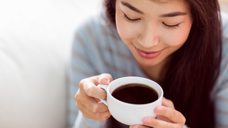 cach-uong-cafe-han-che-noi-mun-hieu-qua