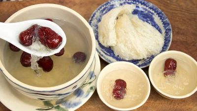 Hướng dẫn chưng yến với t&aacute;o đỏ, đường ph&egrave;n tốt cho sức khỏe