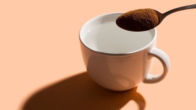 Cà phê hòa tan là gì? Uống cà phê hòa tan có tốt không?